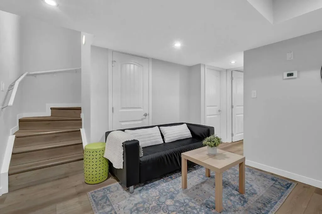 Holiday home Modernsuite*Nearairport*2Queens*2Bedroom*Fullkitchen Edmonton